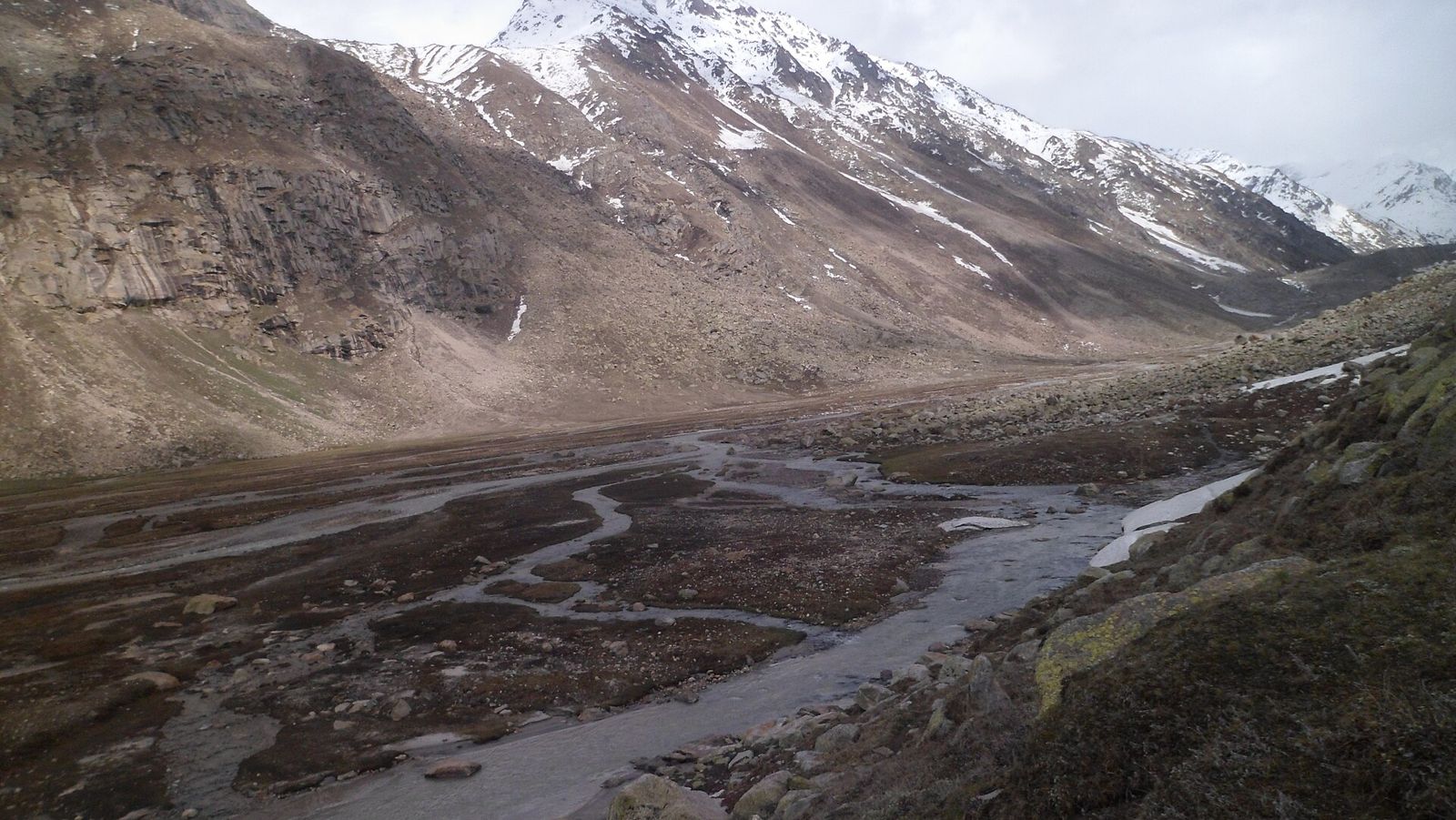 Mantalai Lake at 4,250 m on the Pin Parvati Pass trek route